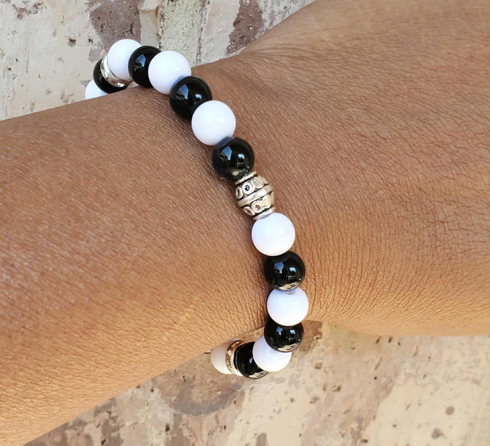 Black & White Alternating Bead Bracelet